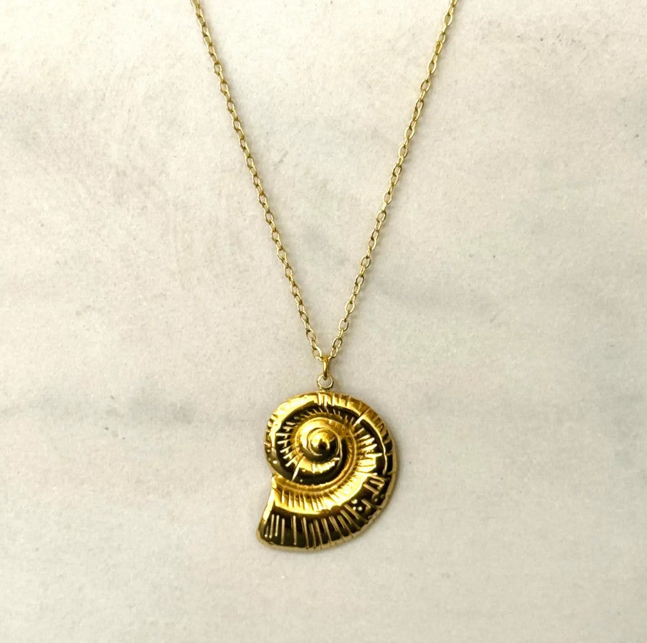 Cassete - Spiral Seashell Necklace