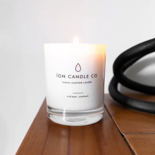 Íon Candle Co. - Large Glass Candle Wild Pear & Patchouli